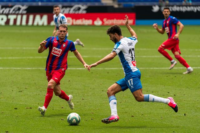 小萨三双詹姆斯18+13+9 国王常规赛横扫湖人